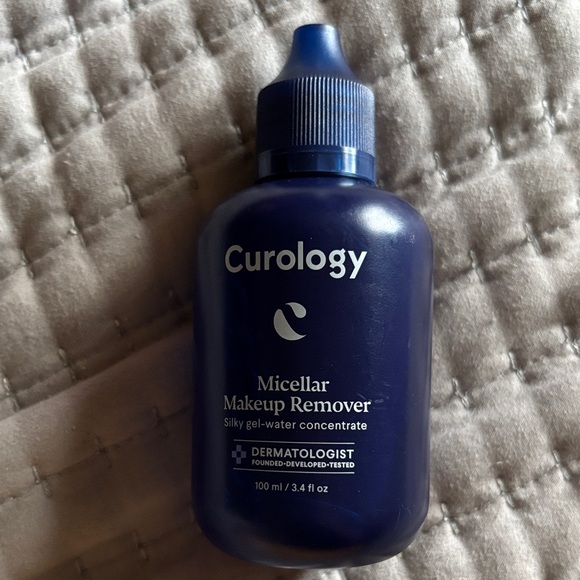 Curology Navy Blue Micellar Makeup Remover - Picture 1 of 3